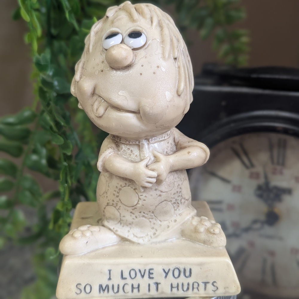 Vintage 1970s R&W Berries Co. Collectible Figurine - I Love You So Much It Hurts